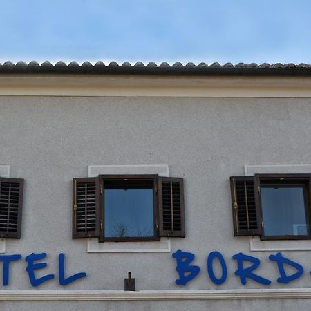 Hostel Bordada คราลเยวีจา ภายนอก รูปภาพ